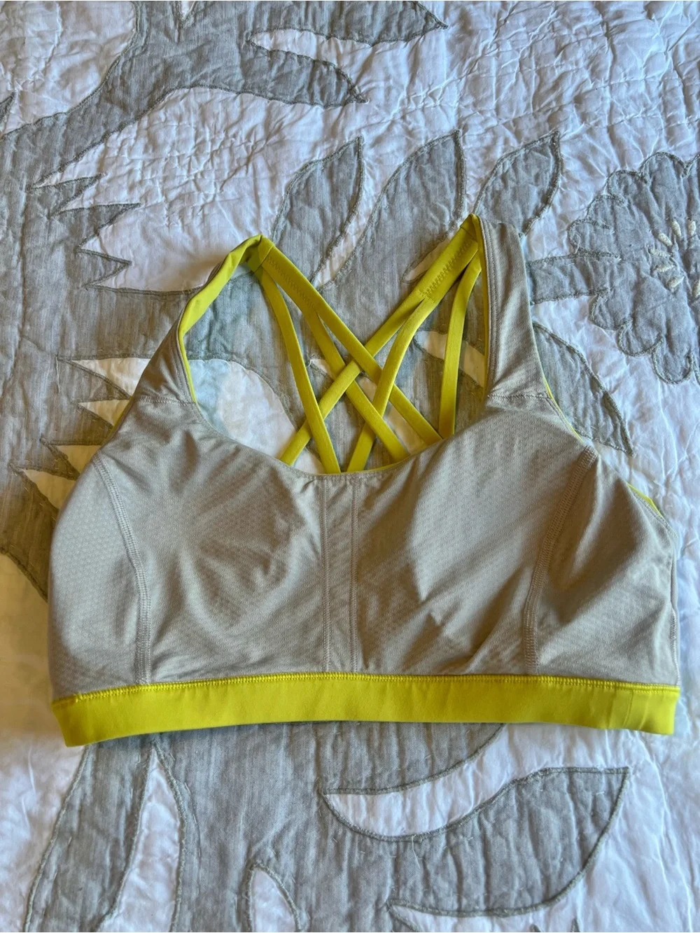 Lululemon Energy Sports Bra Yellow Almost Pear Size 8